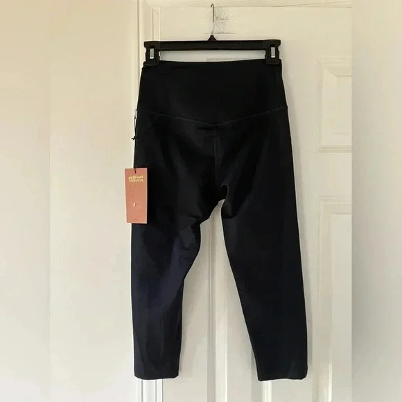 NWT Girlfriend Collective Compressive High Waisted Capri Legging in Black Size S - Picture 4 of 7